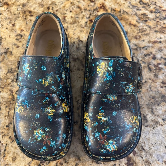 Alegria Shoes - Algeria Women’s Shoes Deliah Size 38 EUC Black With Blue Floral Velcro strap
